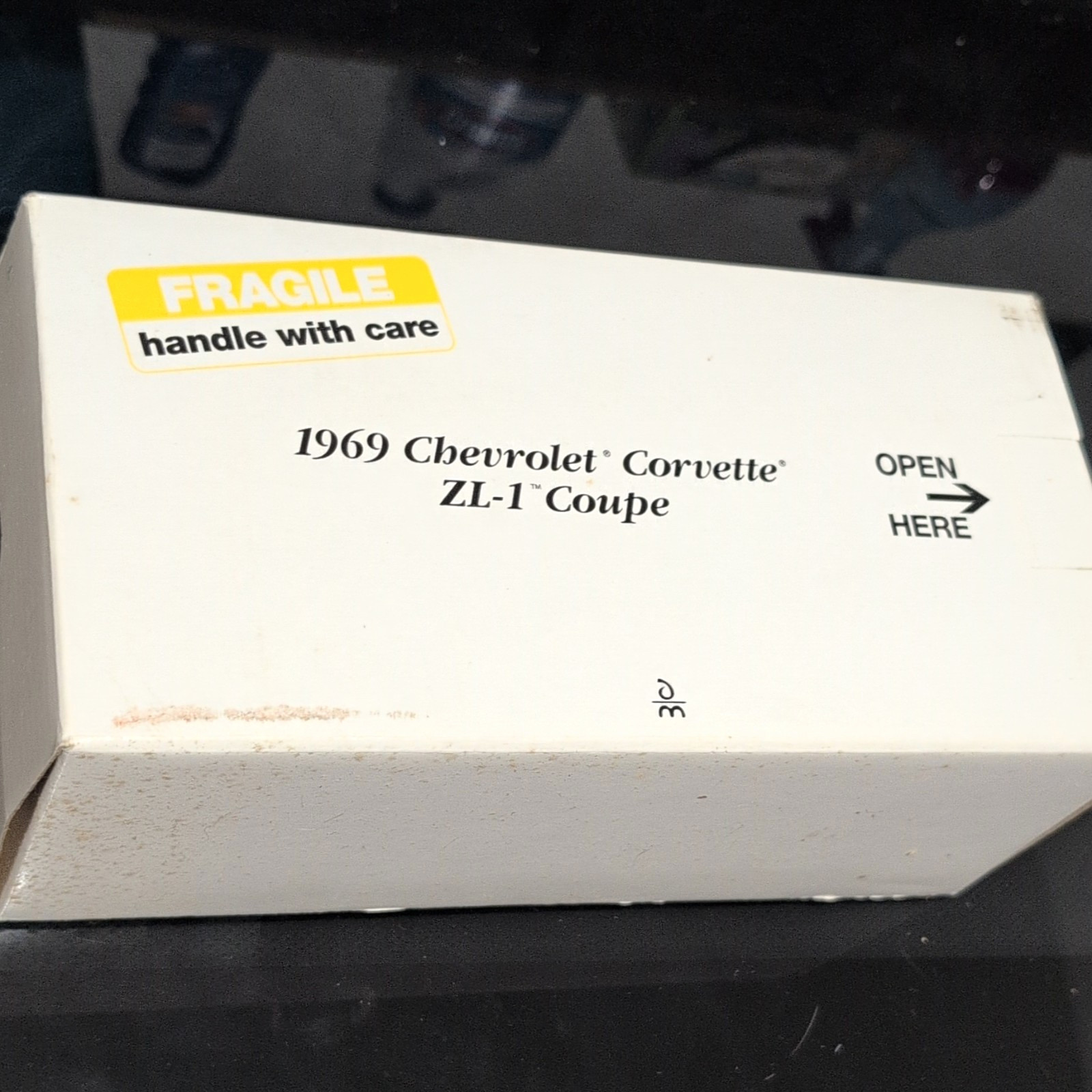 The Danbury Mint 1969 Chevrolet Corvette ZL-1 Coupe 1:24 Yellow w/ Box COA