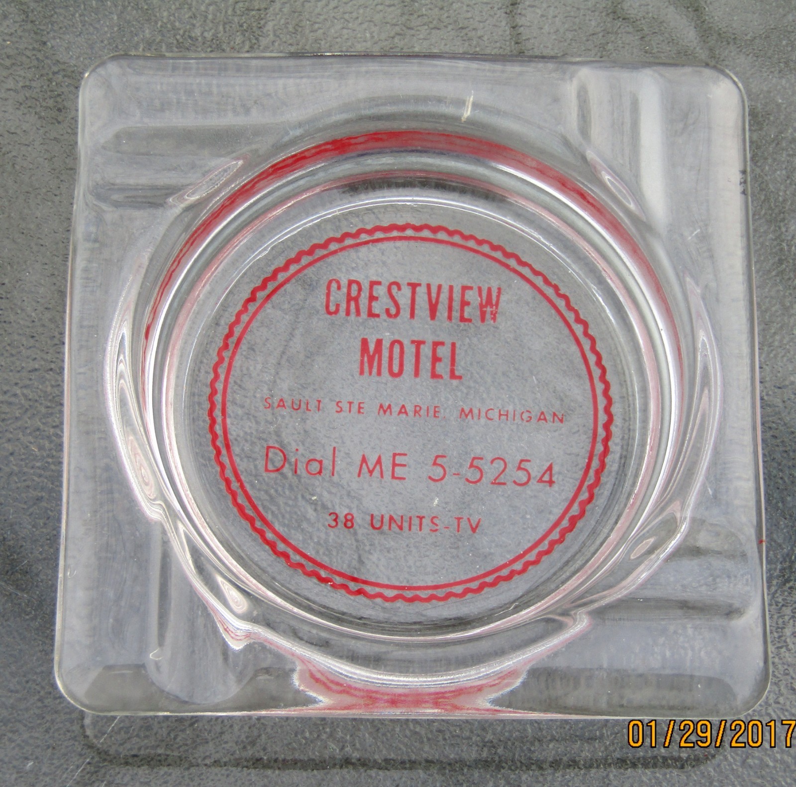 Vintage CRESTVIEW MOTEL Sault St. Marie Michigan Glass Advertising Ashtray CLEAN