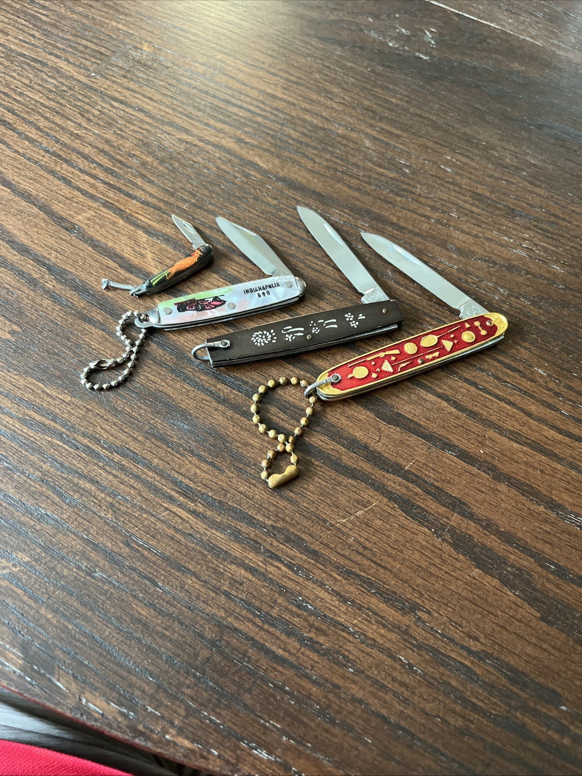 Lot of 4 Mini Folding Pocketknives Under 2.75in Multicolor Plastic Keychain