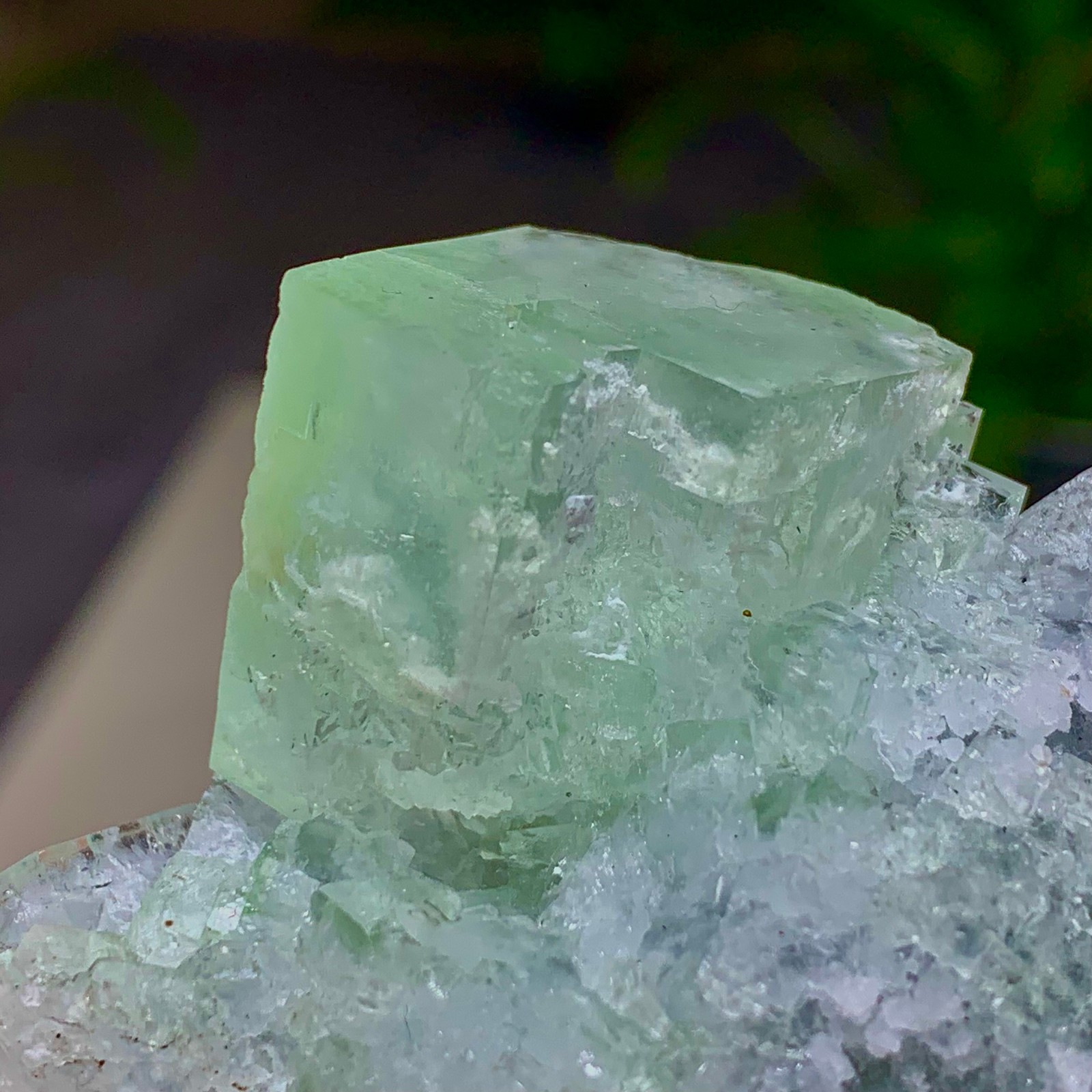 127G﻿ Natural apple green fluorite crystal mineral specimen Xianghualing