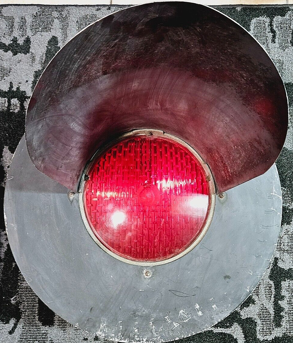 Actual Railroad Track MI Brand 51055 Red Stoplight helped stop many trains