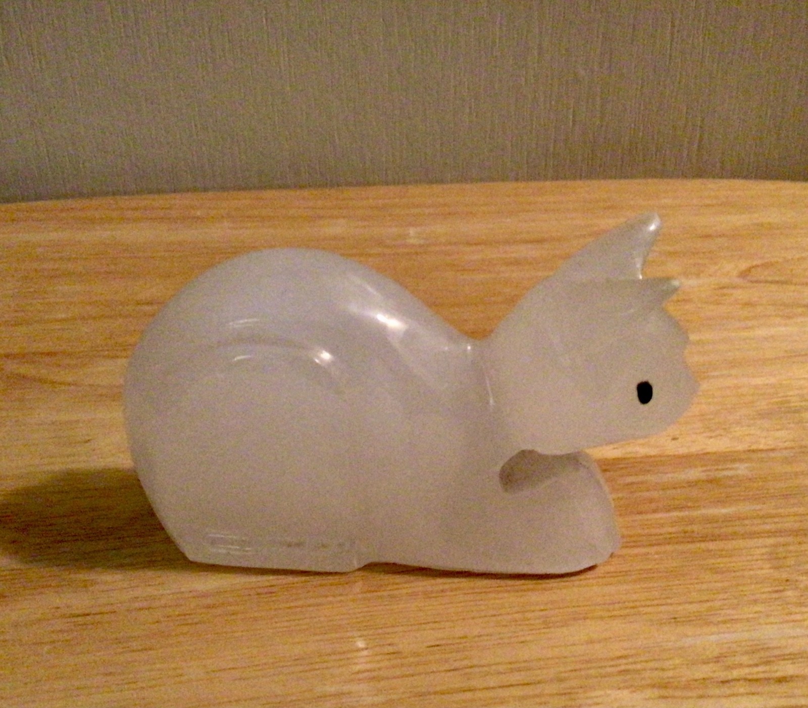 VINTAGE HAND CARVED ONYX STONE CAT WHITE  2\'\' X 2.5\'\' Mexico