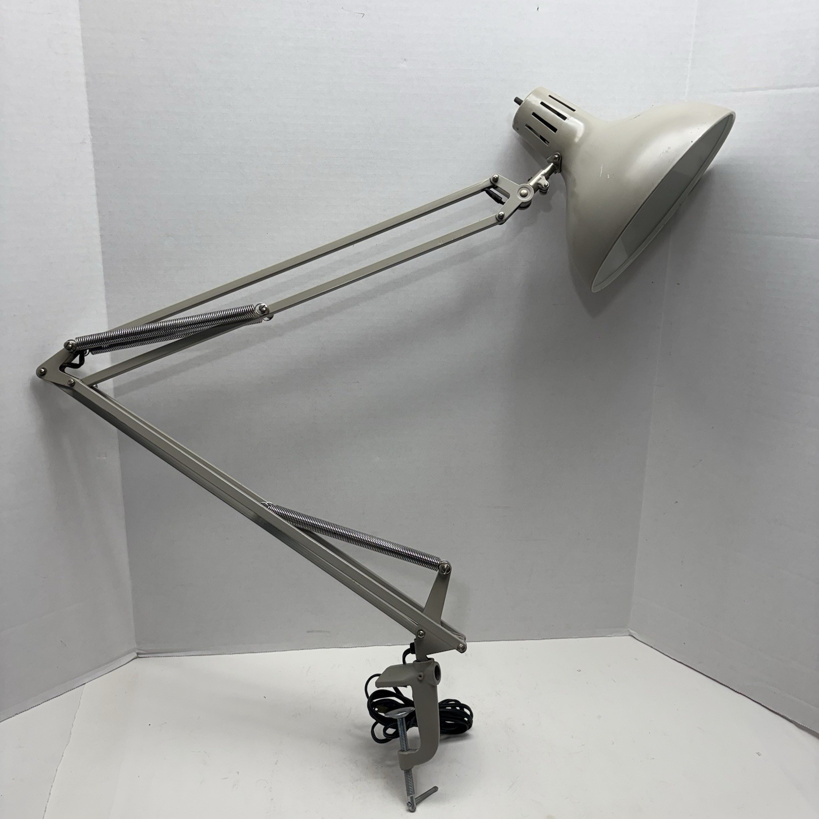 Vtg 60s Beige Drafting Articulating Swing Arm Lamp & Pivot Head Table Clamp