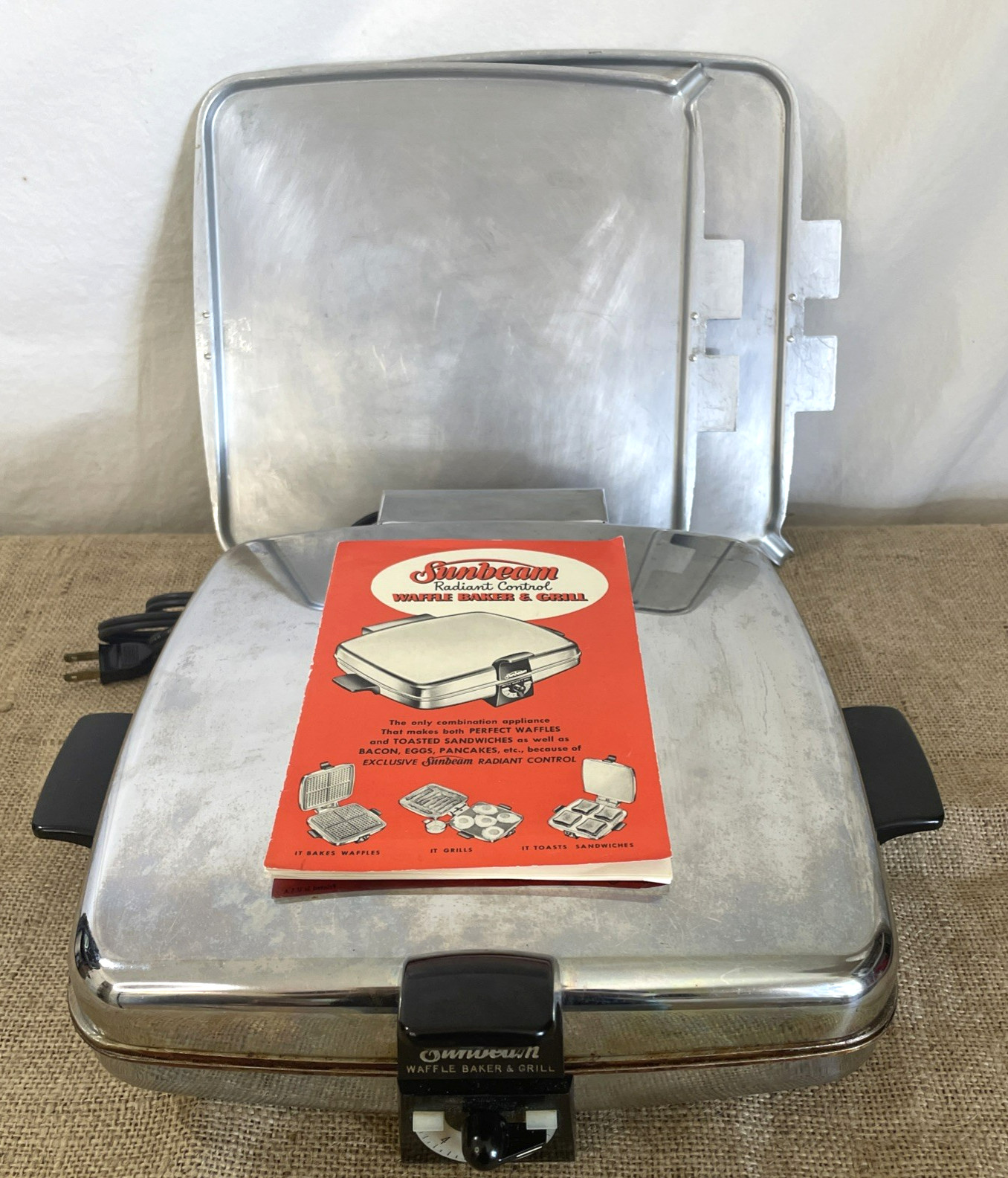 Vintage Sunbeam Waffle Iron CG-1  MCM chrome Waffle Baker w/grill Inserts Tested