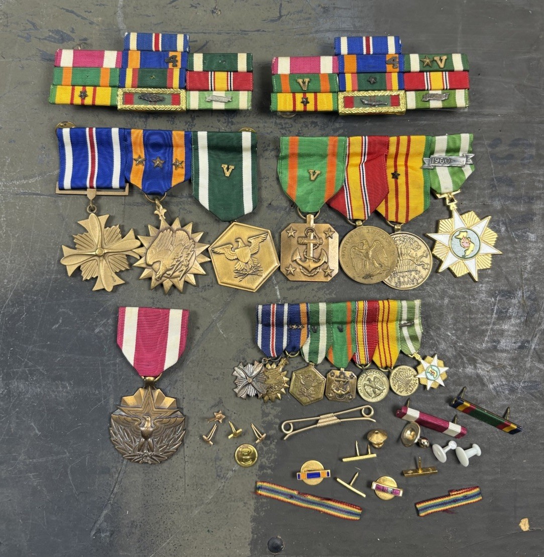 Vietnam Era US Distinguished Flying Cross Air Medal Grouping Ribbons Miniatures