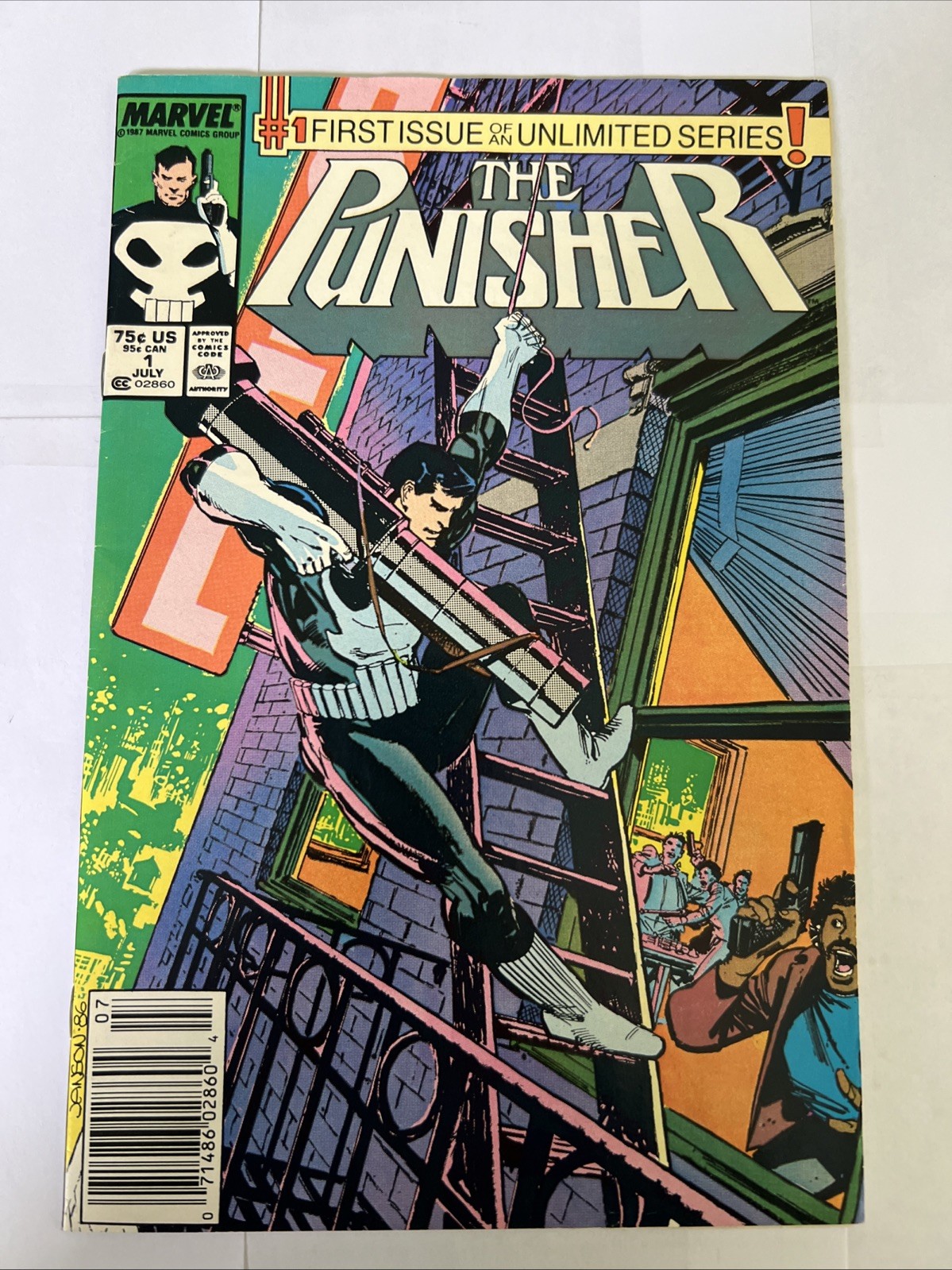 PUNISHER #1 -1987 NM- 1st Ongoing Solo Series Marvel Comics NEWSSTAND Edition