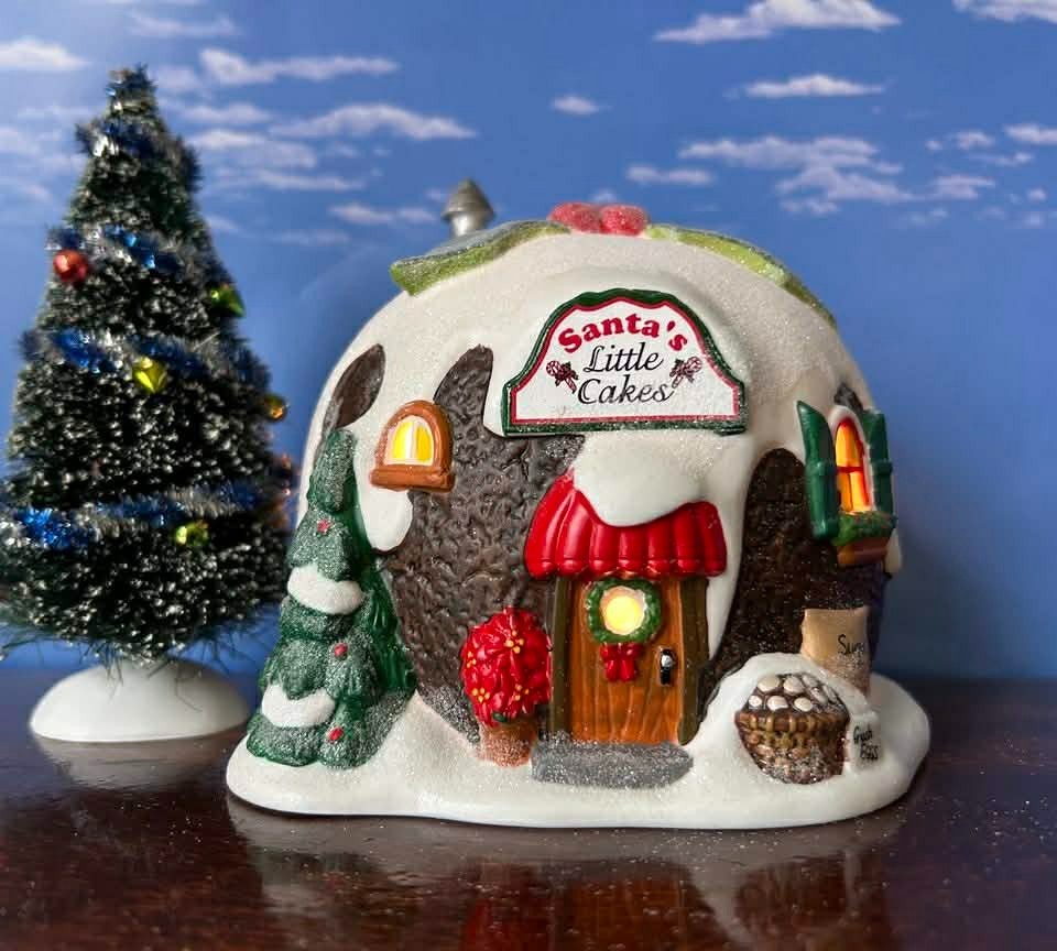 DEPT 56 North Pole SANTA\'S LITTLE CAKES Christmas, Elves, Baking, Holidays