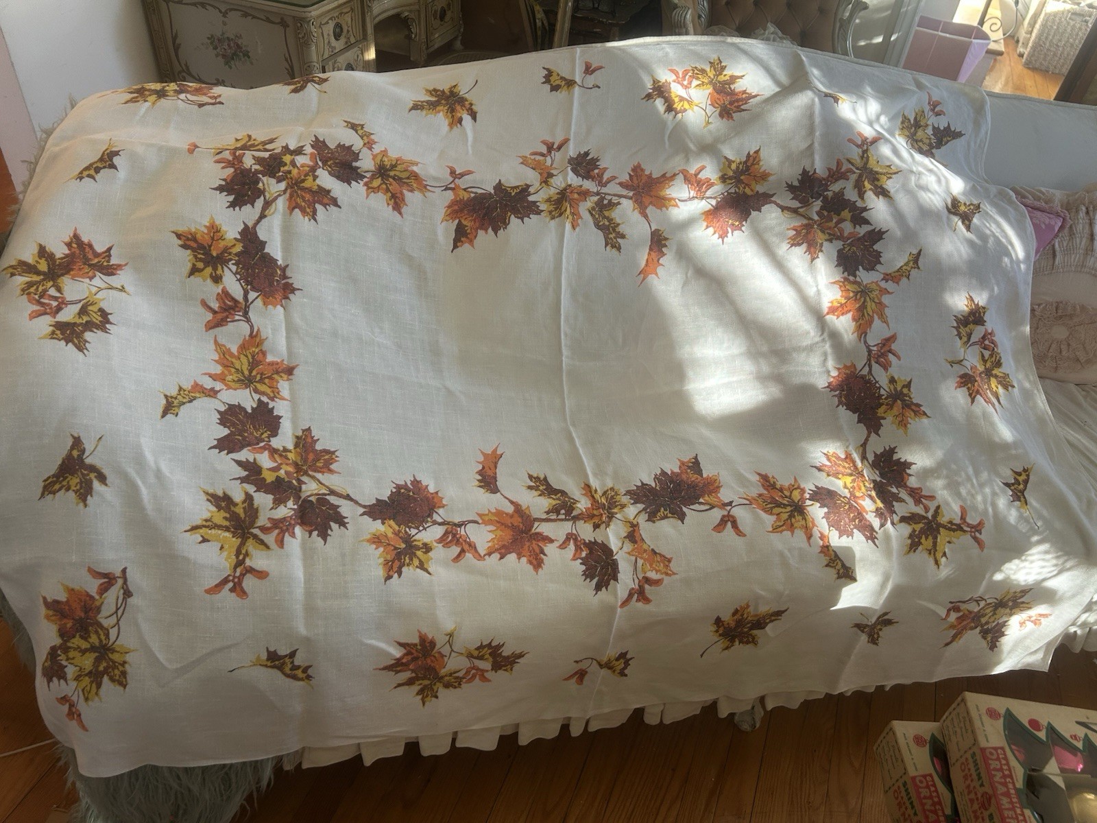 Vintage printed 50s Tablecloth Leaves Autumn HTF mint 62x50 MCM 