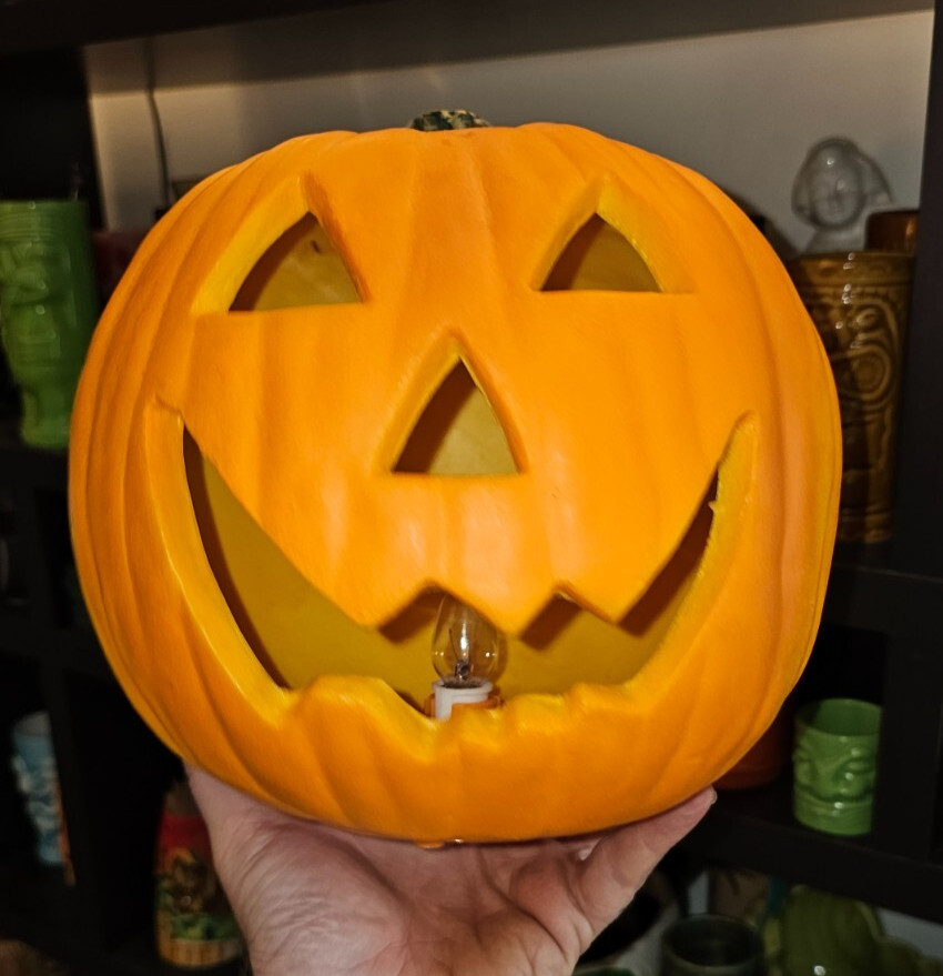 Vintage Gemmy Halloween Blow Mold Light Up Plastic Pumpkin Jack o Lantern 9\