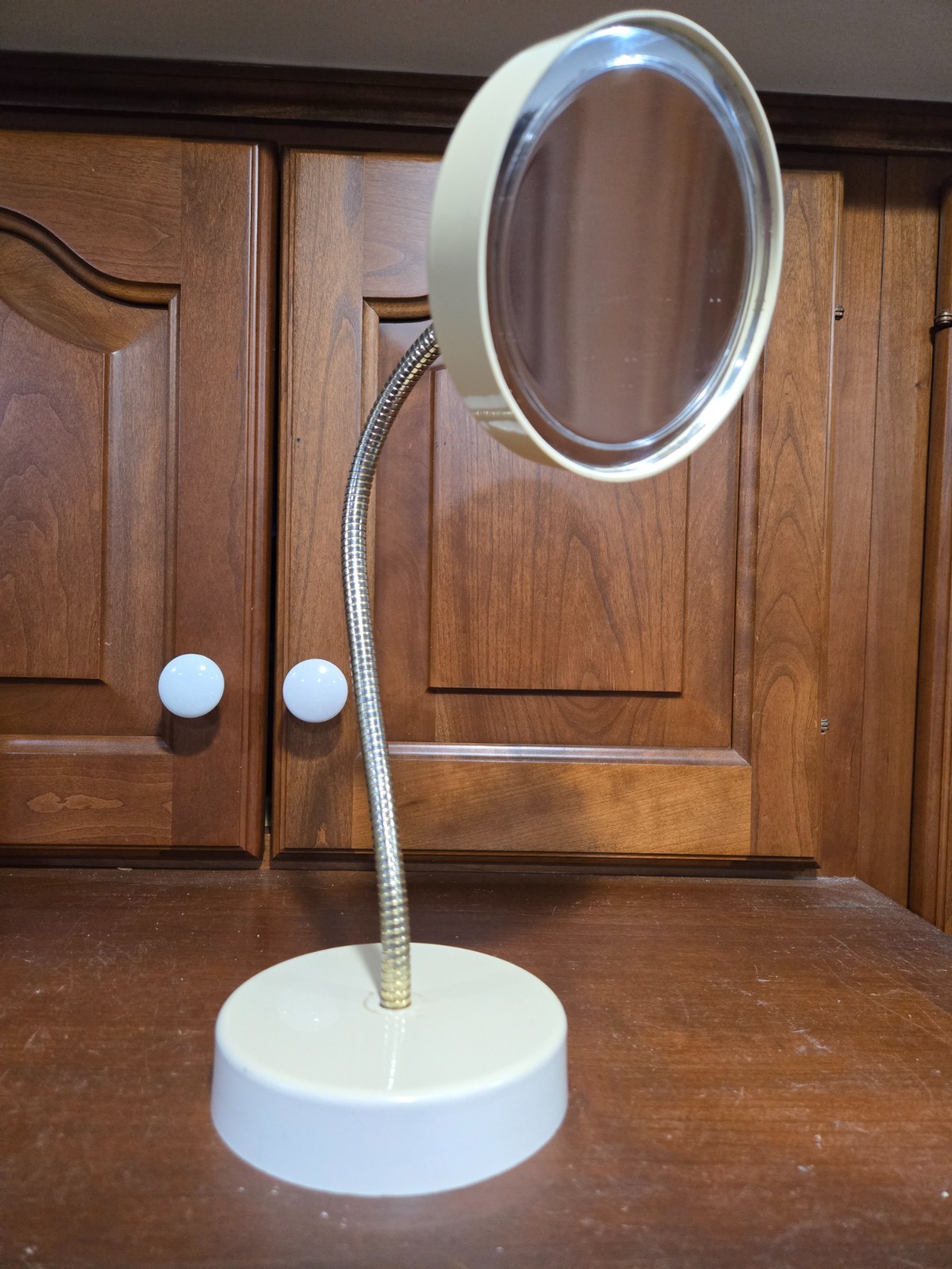 Vintage 1975 The Magic Focus Gooseneck Magnifying Make-Up Mirror - Read