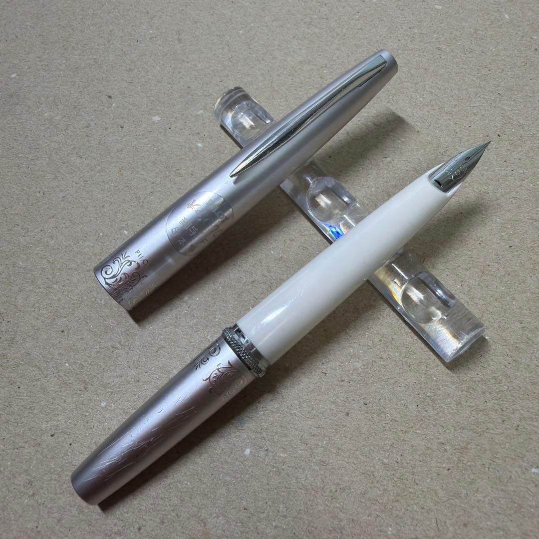 New Discontinued Pilot ELITE Fountain Pen 14k F Silver 3