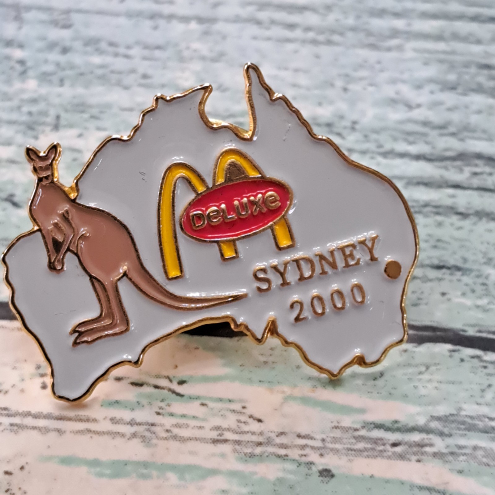 McDonald\'s Associate Employee Pin - Sydney  Golden Arches Deluxe Kangaroo 2000