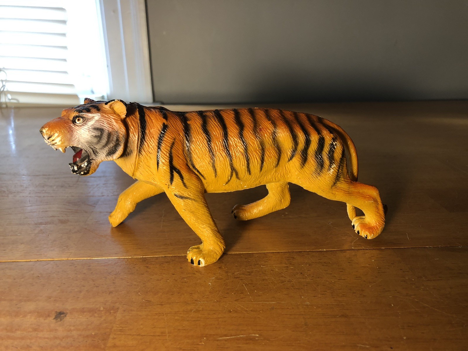 Vintage 1987 Plastic Tiger Figure 7 1/2\