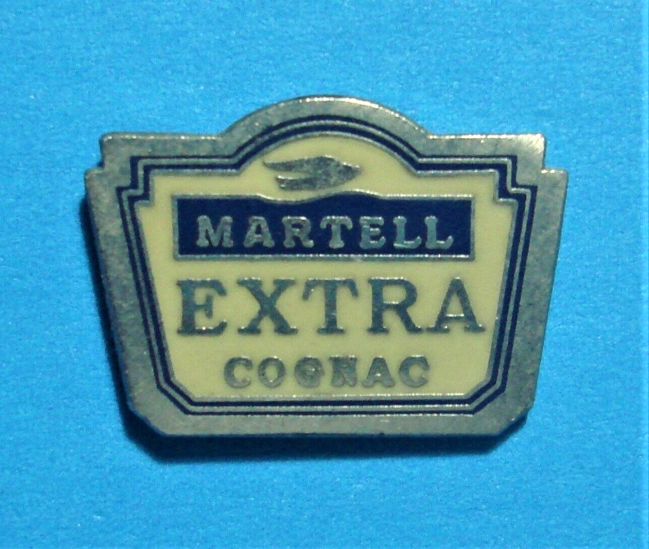 MARTELL EXTRA COGNAC LOGO - ALCOHOL - VINTAGE ADVERTISING LAPEL PIN - HAT PIN