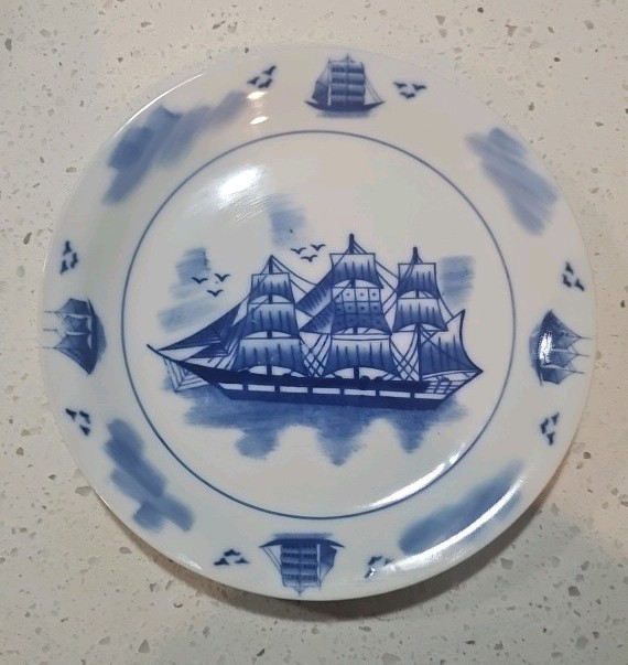 Nantucket Distributing Co. (3) mast ship 9\