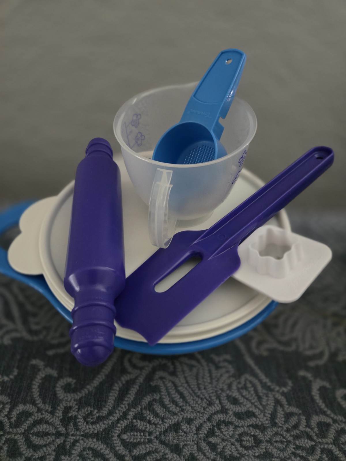 TUPPERWARE MY FIRST BAKING SET(6)**NEW IN ORIGINAL PACKAGE**