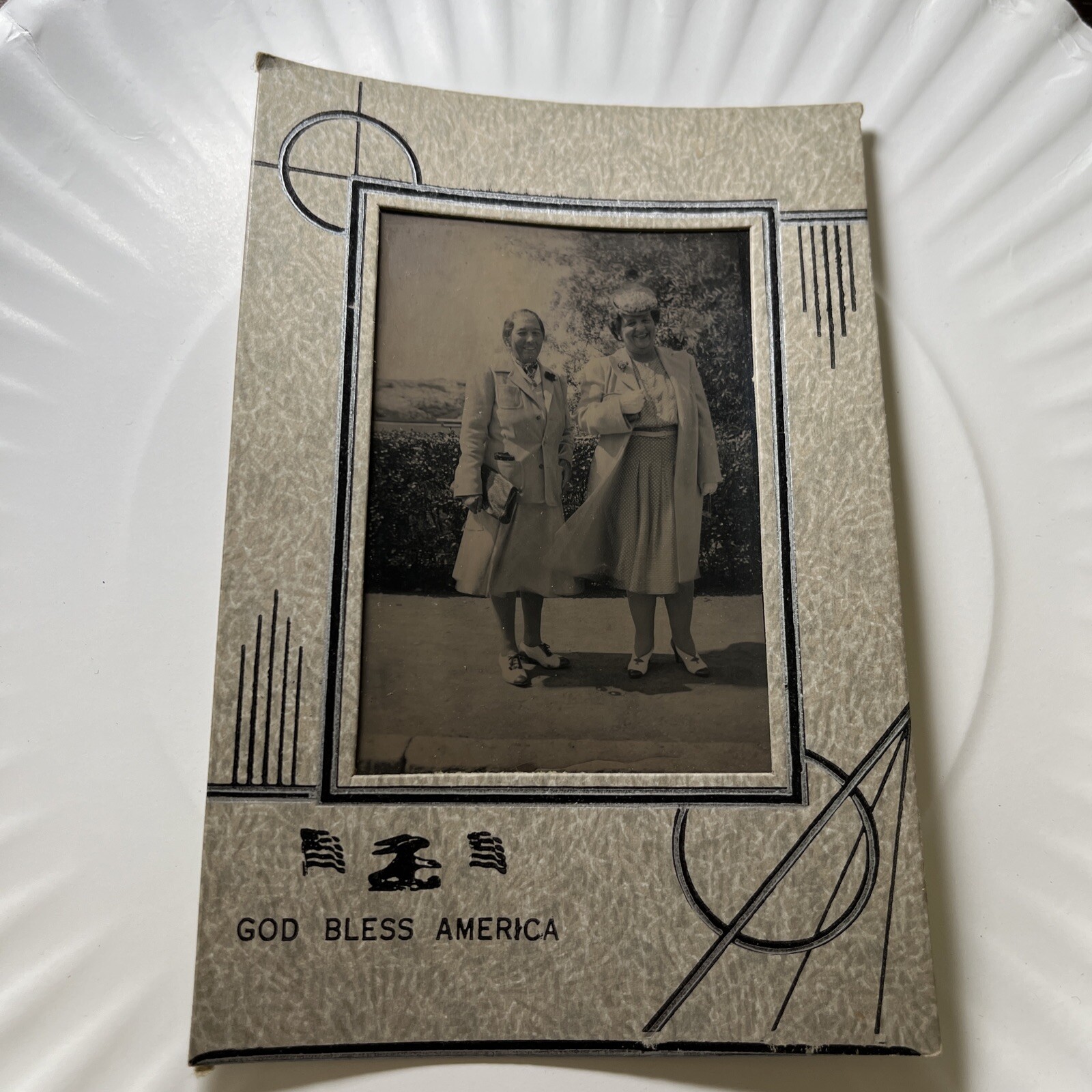 Vtg 1920s Snapshot Photo 2 Fashionable Women Hats Suit Purse Oxford Shoes