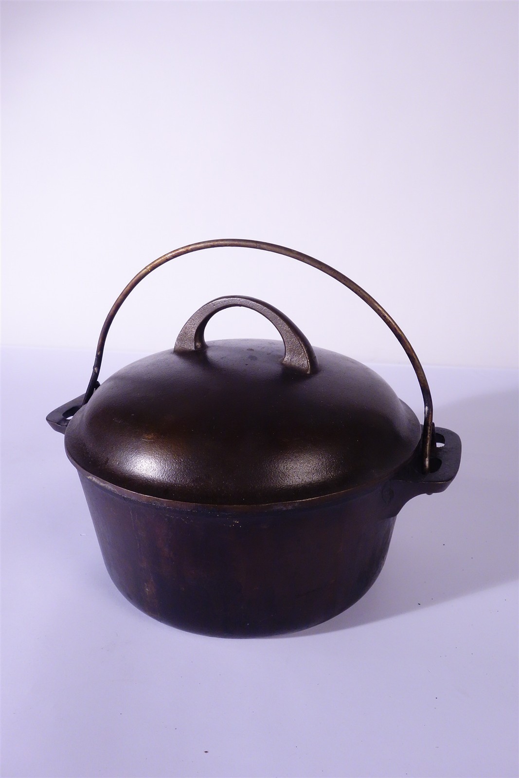 Cast Iron Griswold No. 6 Dutch Oven 2605 w/ Lid 