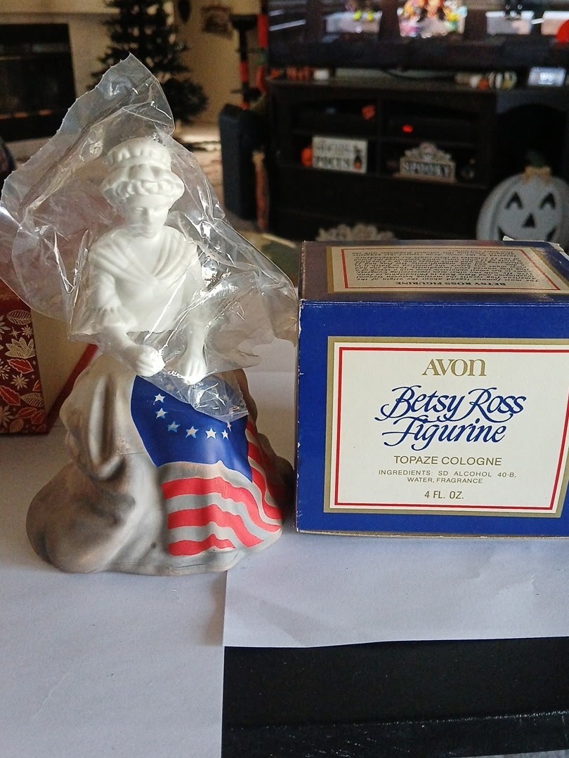 Avon Topaze Cologne Betsy Ross Waving Flag Figurine Bottle 4 fl oz w/ Box