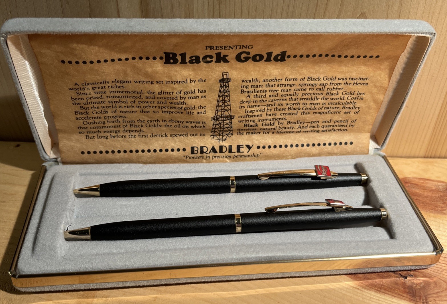 VTG Coca Cola Bradley Pen and pencil Set 23kt Black /Gold Plated with paper work