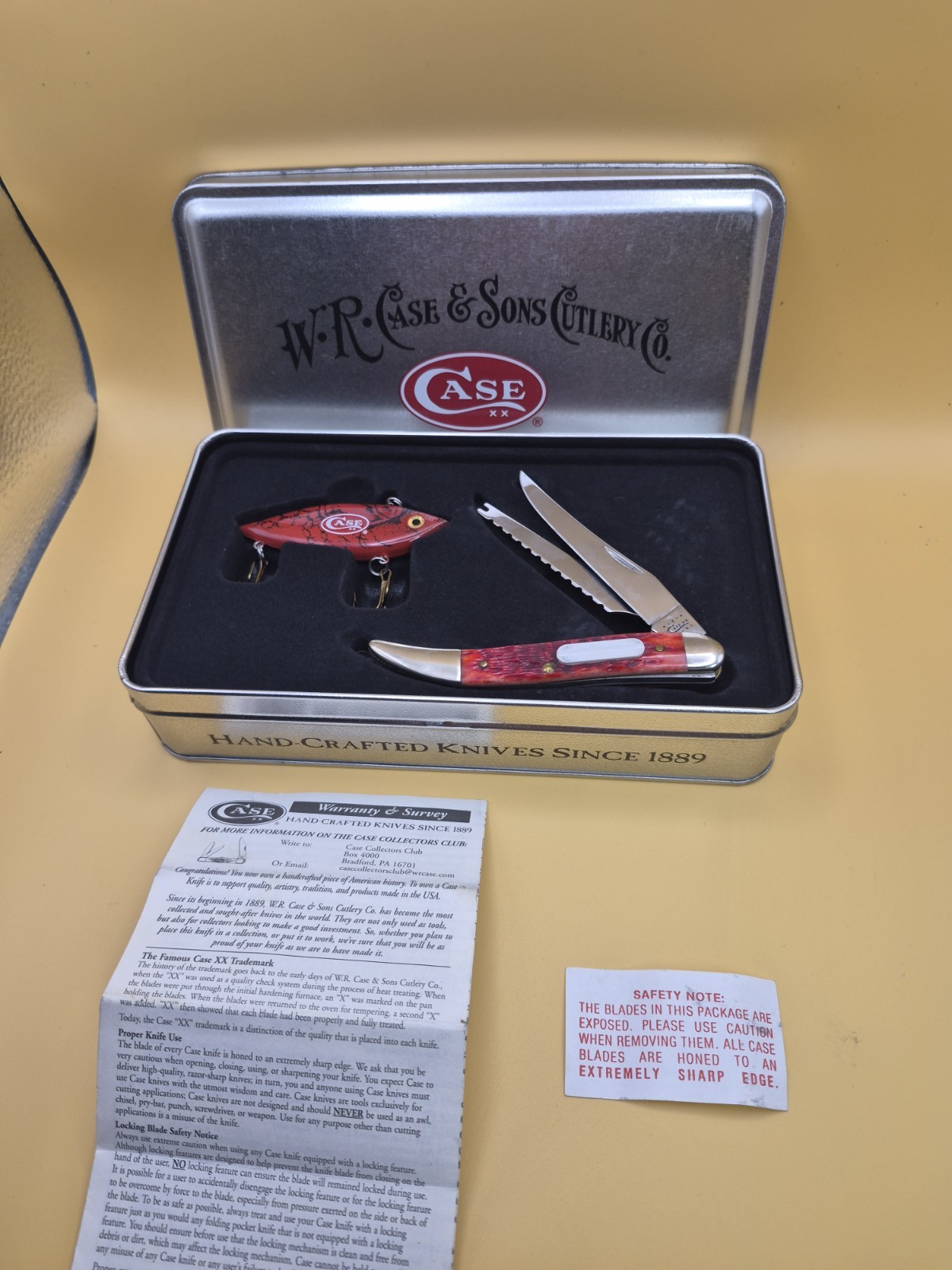 Rare 2013 Case xx Red Fishing Knife Set With Fishing Lure NIT 