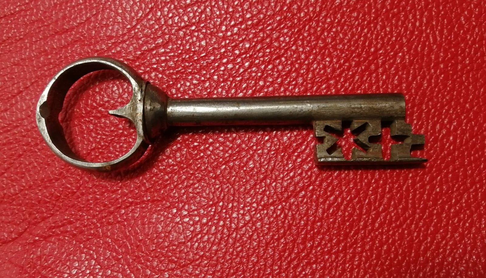 ANTIQUE 15TH-16TH CENTURY WROUGHT COLLECTIBLE IRON  DOOR/CHEST LOCK KEY **12cm**
