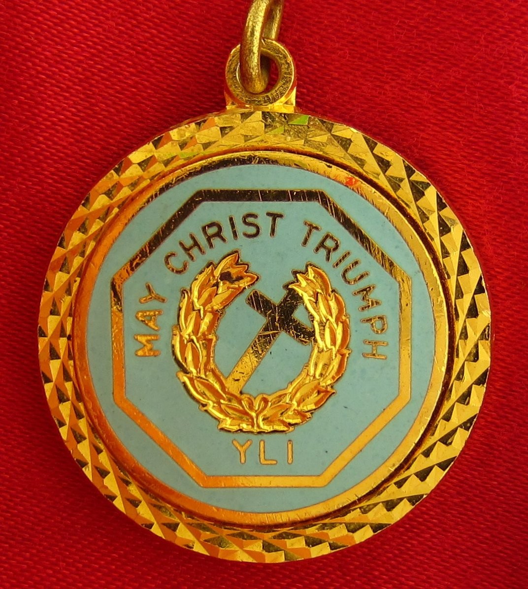 Vintage MAY CHRIST TRIUMPH Medal YLI Grand Institute Burlingame CA 1977 Pendant