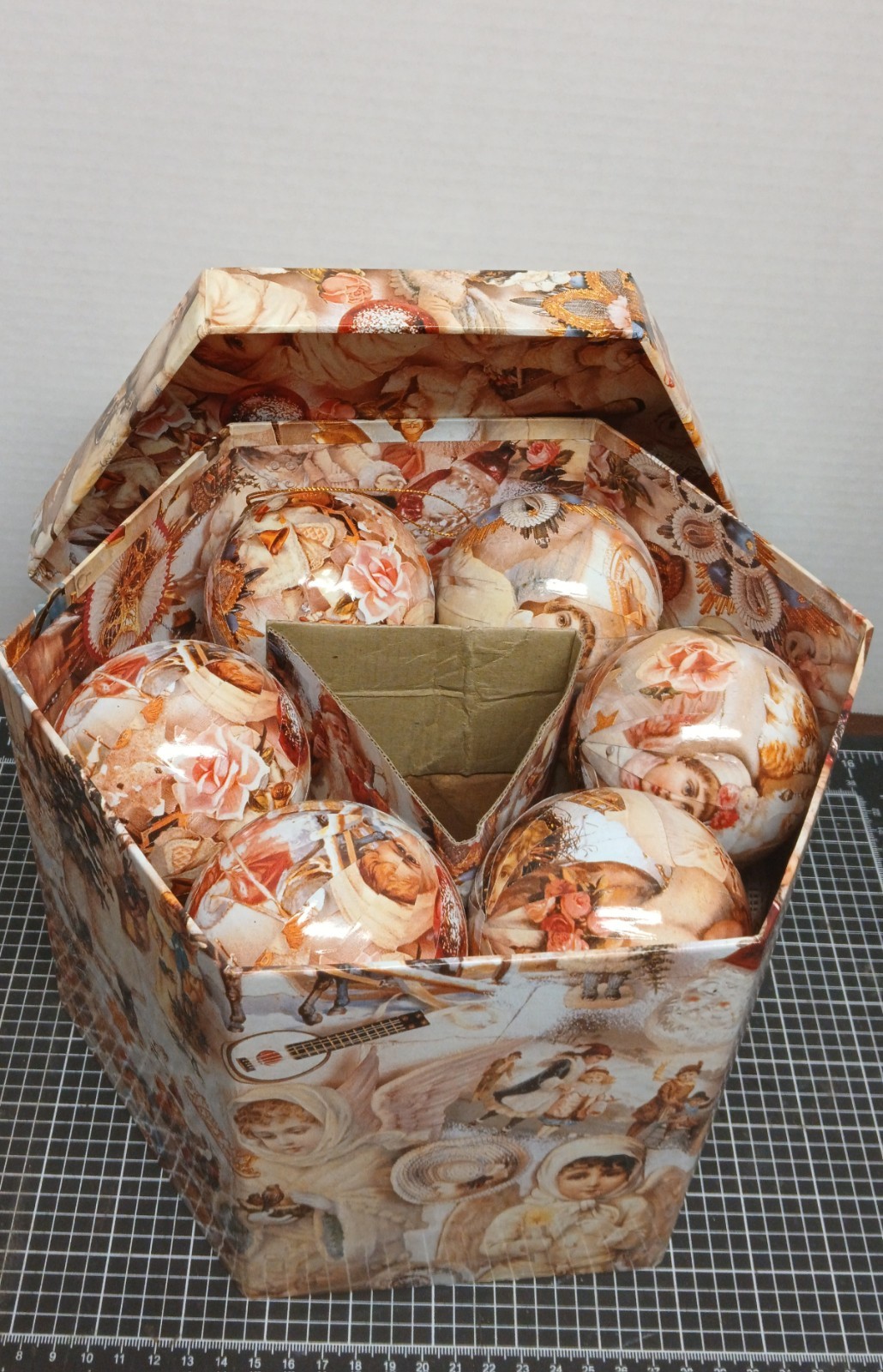 Vtg Christmas Decoupage Angel Ornaments Paper Mache Original Hexagon Box Set/12