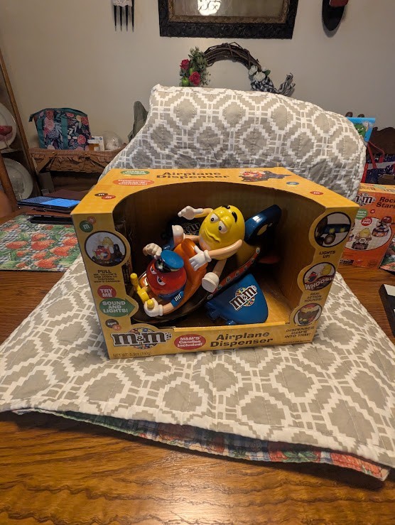 M&M’s Airplane Candy Dispenser – Lights & Sound – New in Box – Red & Yellow Char
