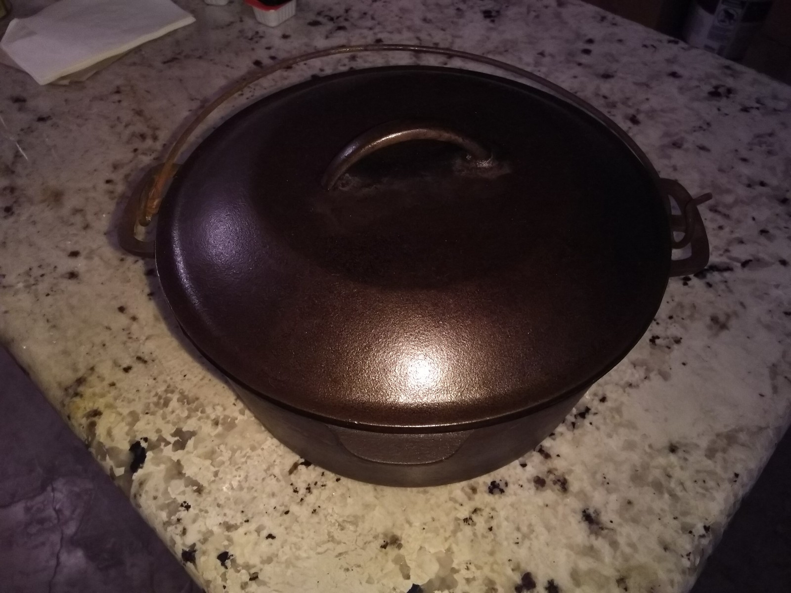 Antique Wagner Ware -O-No. 8 Cast Iron 1268B with lid