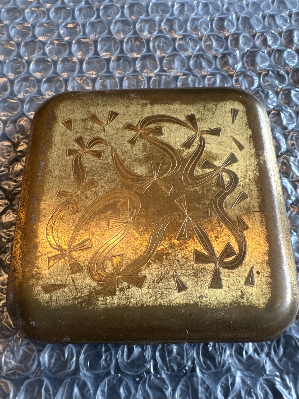 Vintage Pilcher Brass Makeup Compact Ribbon Engraved Mirror Powder Case USA🎀💄