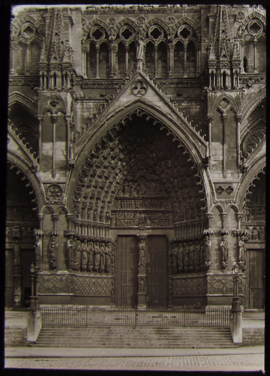 Glass Magic Lantern Slide AMIENS CATHEDRAL DOOR C1900 PHOTO FRANCE 