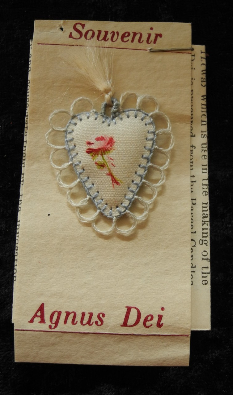 ANTIQUE AGNUS DEI BADGE DEVOTION POCKET SHRINE RELIC SOUVENIR MONASTERY WORK (Z8