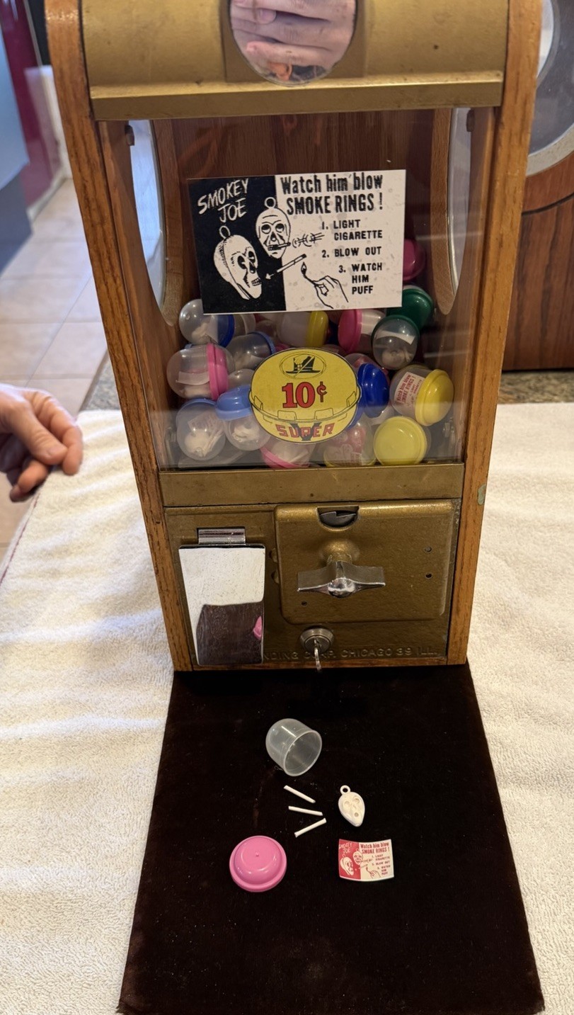 Original Vintage Victor V - 10 Cent Smokey Joe Skull Vending Machine Charm (50)