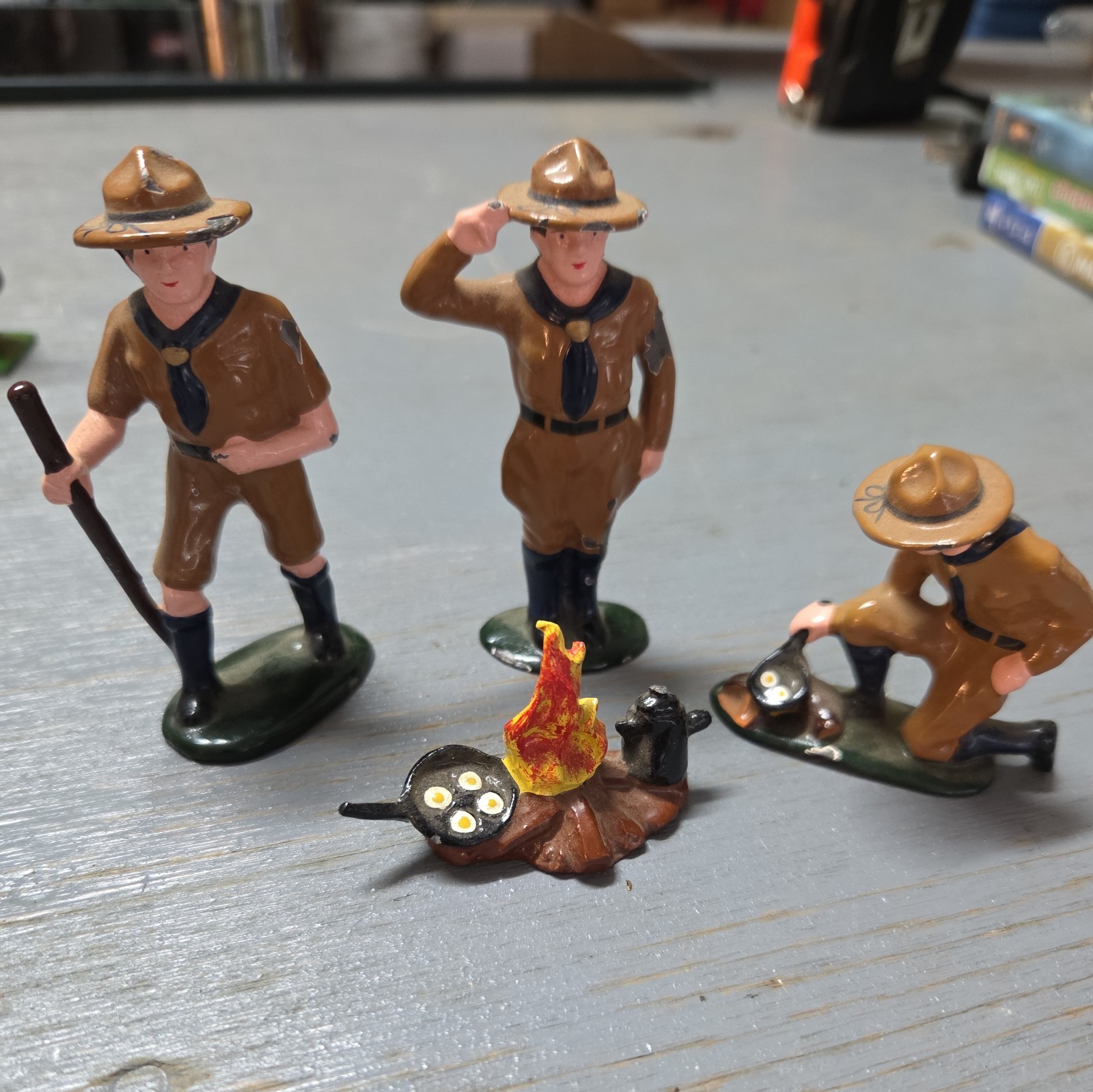 BOY SCOUT -                 c.1940\' s BARCLAY LEAD BOY SCOUT FIGURES