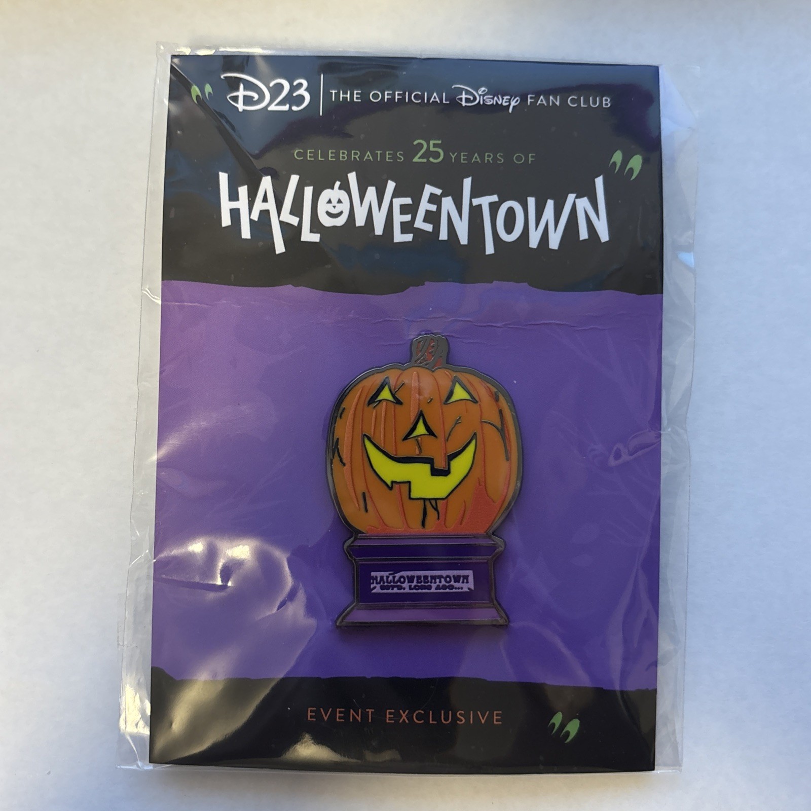Disney D23 Halloweentown 25 Years 2023 Halloween Pumpkin Exclusive Pin