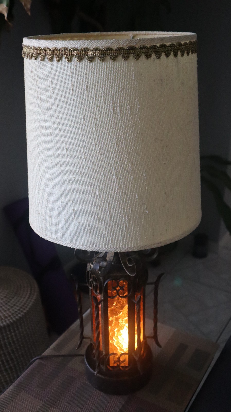 Vtg 1960s Spanish Revival Gothic Table Lamp Wrought Iron Amber Glass Nightlight