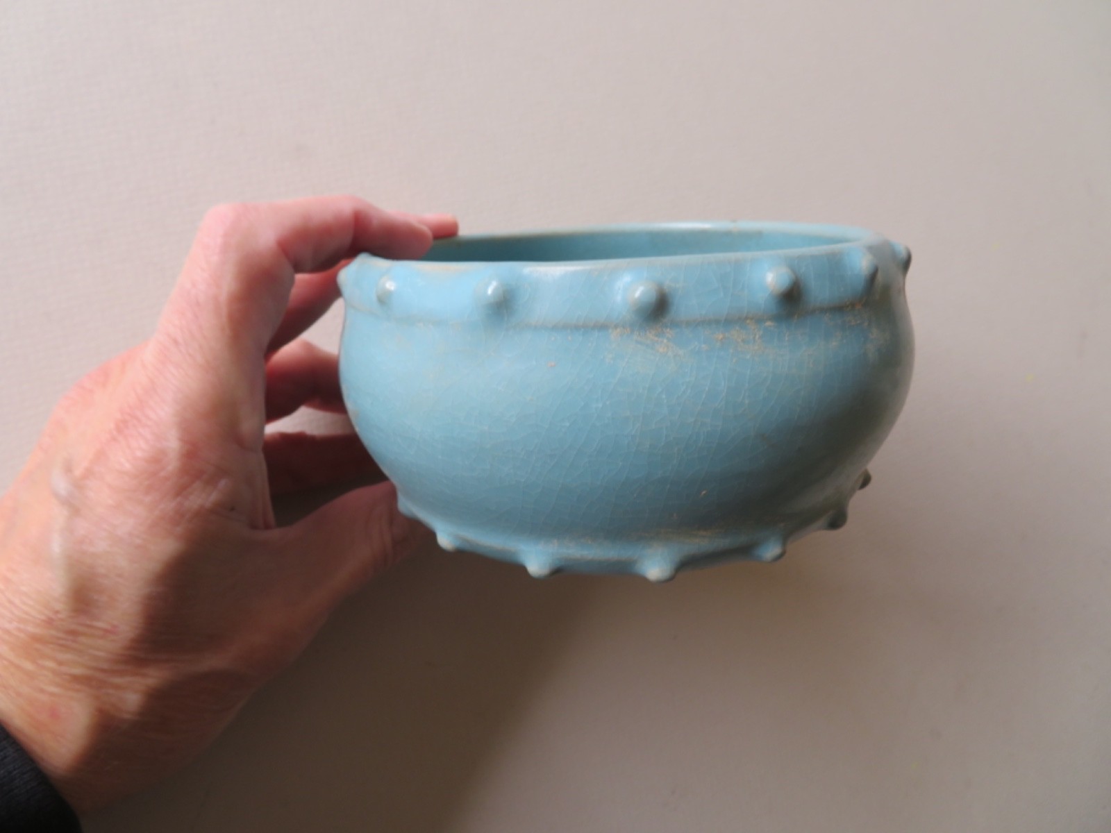 OLD CHINESE DRUM SHAPED BOWL OR BRUSH WASHER WITH A BLUE GLAZE