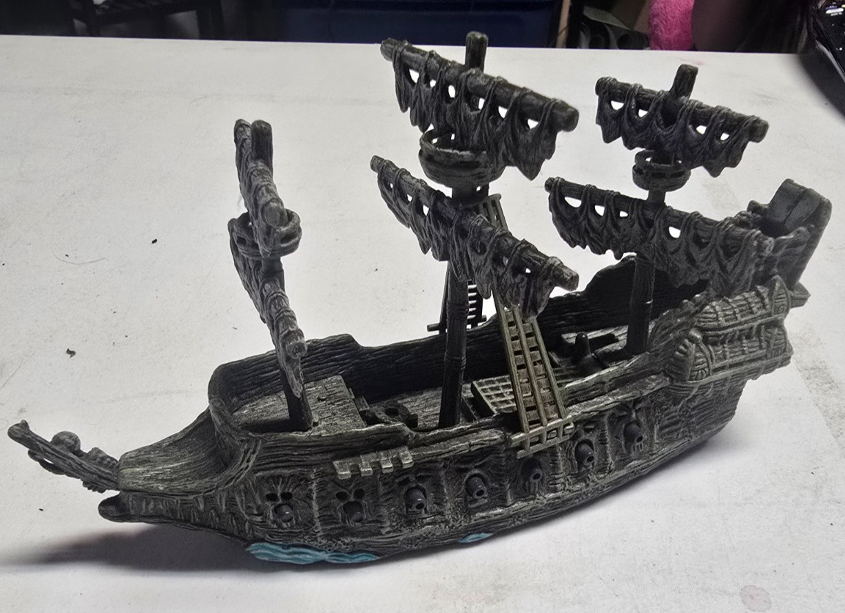 Pirates of the Caribbean Flying Dutchman Small Ship Davy Jones Full Ship Pirates of the Caribbean Flying Dutchman Small Ship Davy Jones Full Ship