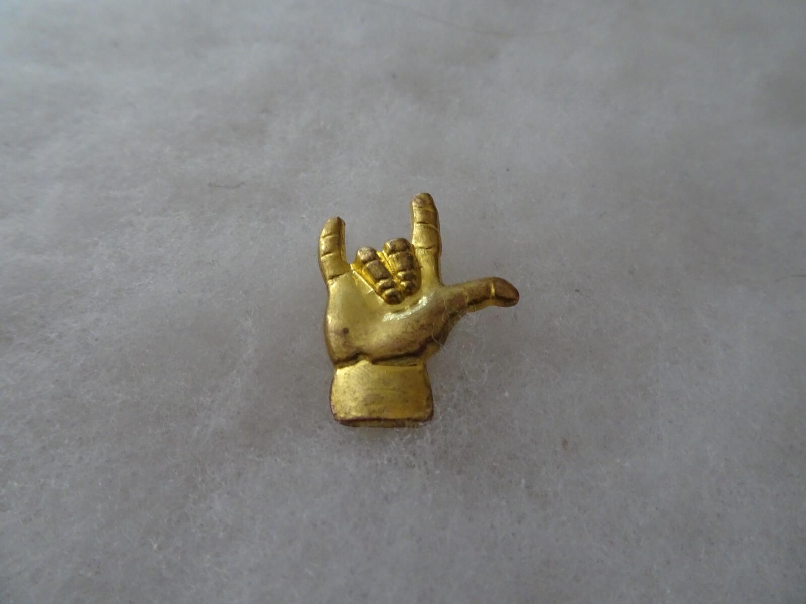 rock on hand sign golden tone vintage logo pin
