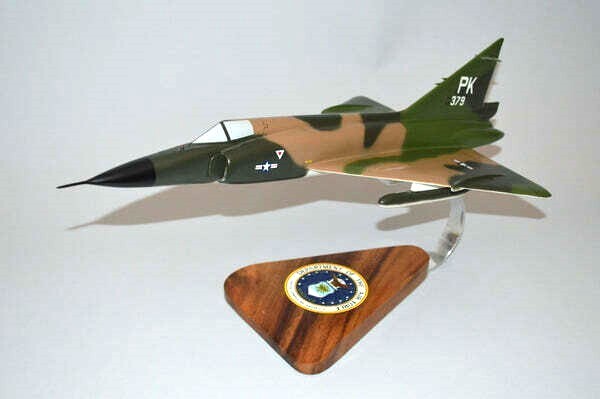 USAF Convair F-102 Delta Dagger Vietnam War Desk Display Model 1/48 SC Airplane