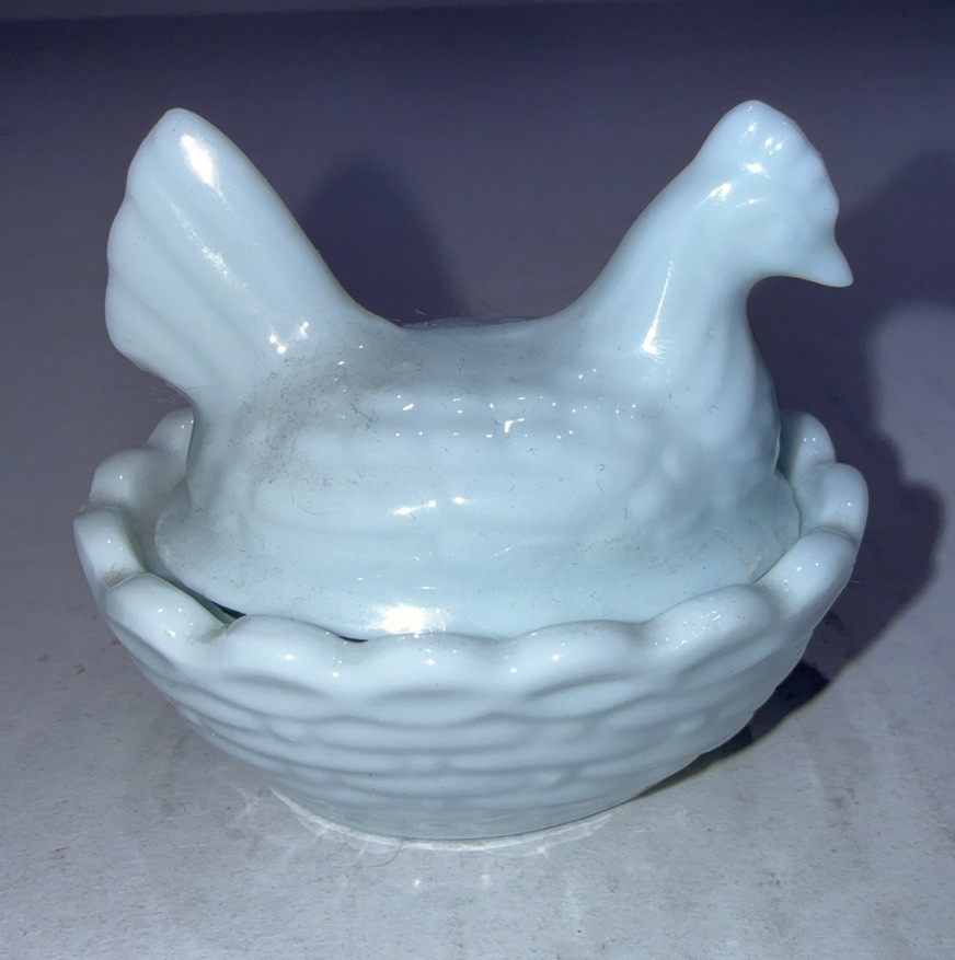 Vintage Small White/Light Blue Pottery Hen On Nest Salt Cellar 2½\