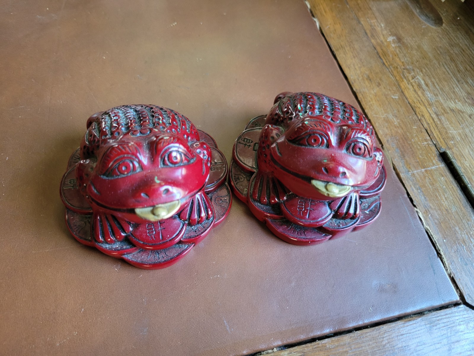 Vtg Set of 2 Chinese Red Resin Money Frog Statues Feng Shui Three Legged Toad