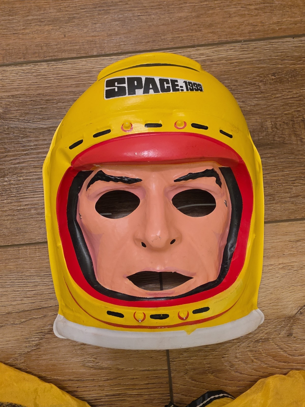 Vintage 1975 Collegeville SPACE 1999 Halloween Mask & Costume Commander Koenig 