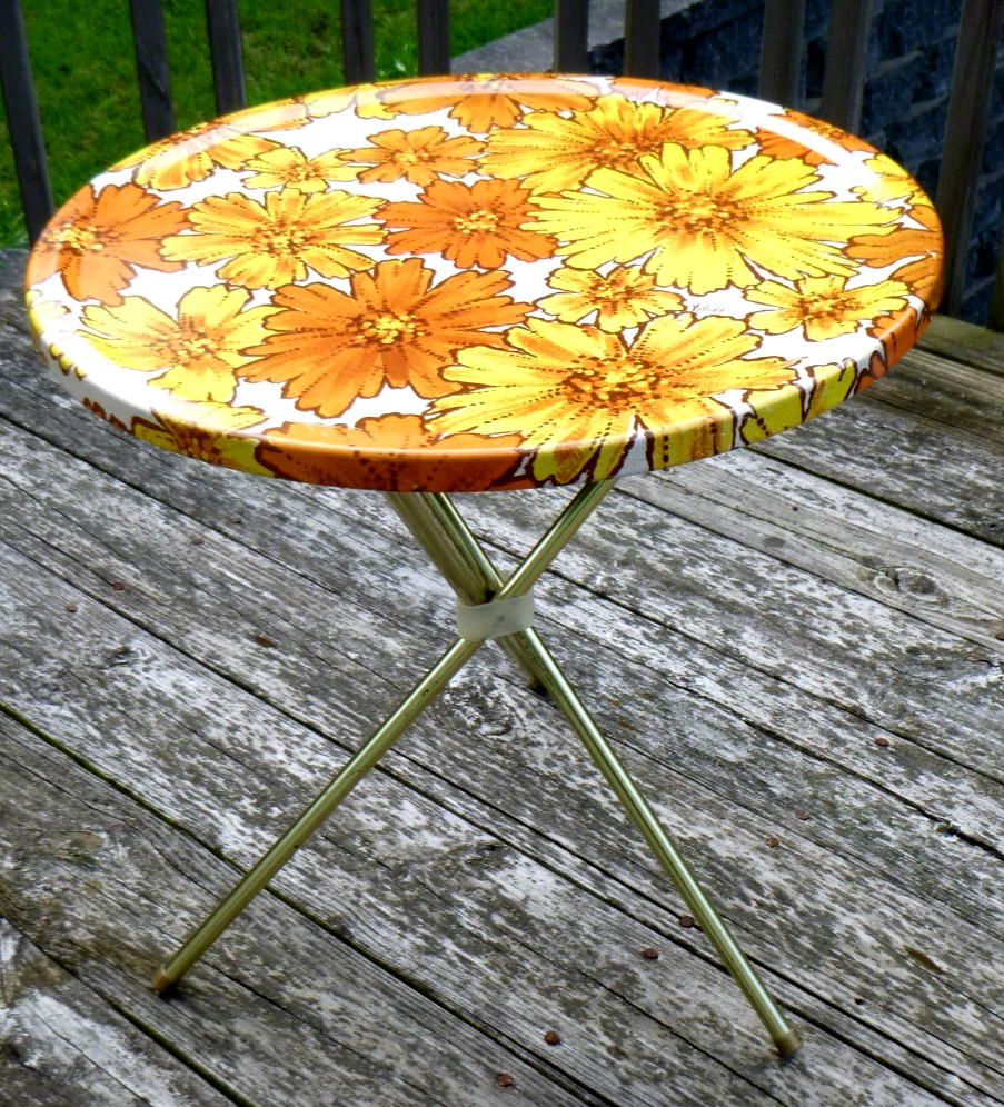 Vtg 70s LaVada Flower Power Patio Side Table Metal Tripod Legs 19\