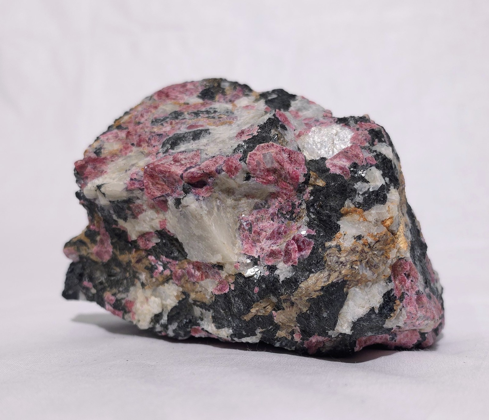 Ultra-Rare Fluorescent Kipawa Rainbow Eudialyte Agrellite Vlasovite 3.1lb Quebec
