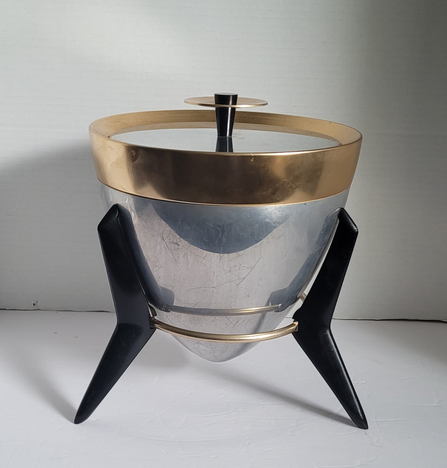 Vintage Mirro 1950's MCM Barware Atomic Aluminum Ice Bucket w/ tri-pod stand