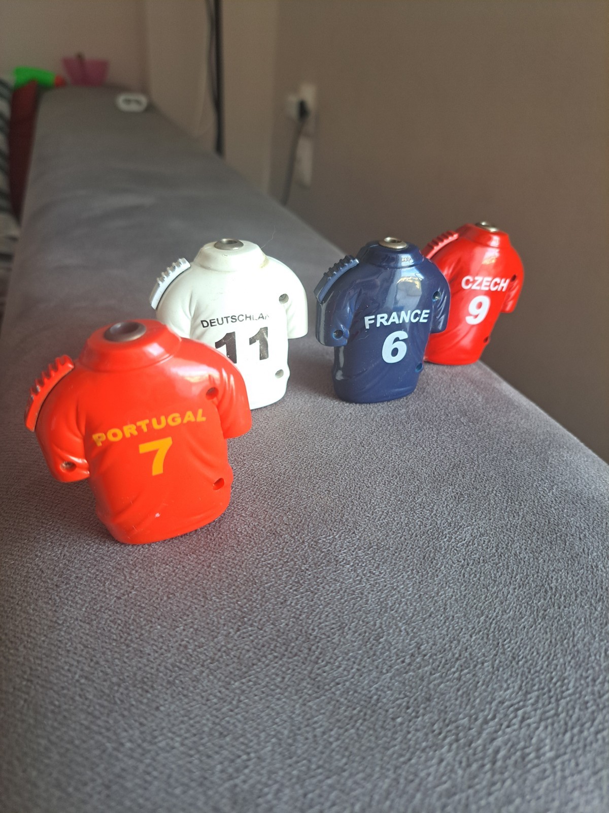 Lot 4 Vintage Coney Japan Soccer Jersey Lighters  World Cup Mondialito- WORKING