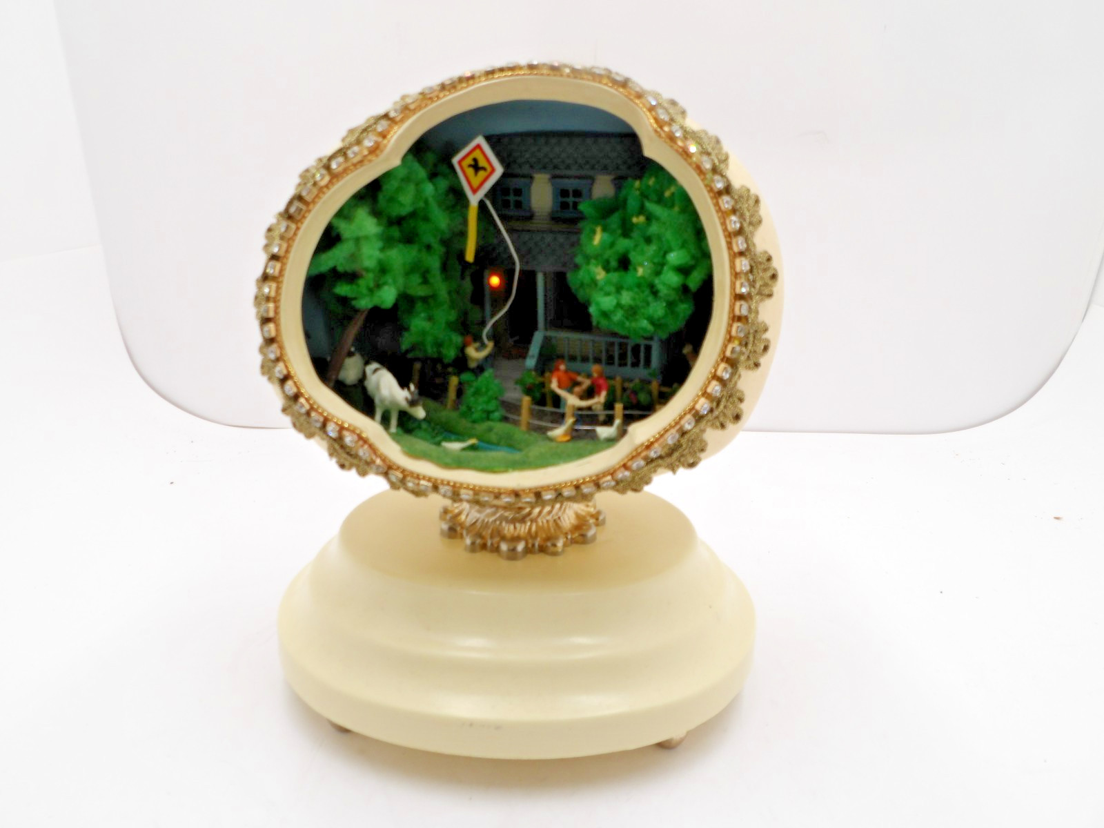 Vintage ENESCO Egg House 1990 - \