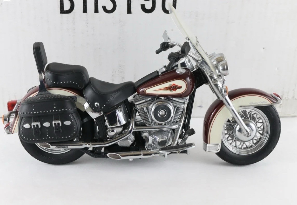 Harley Davidson Heritage Softail Classic Franklin Mint Model 